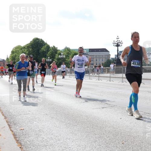 29.06.2025 - hella hamburg halbmarathon Lena Gebhardt http://msf.ph/oto/8414302 29.06.2025 10:04:55 Lombardsbrücke 17112, 049, 13327, 1088, 1126, 1559, 4538, 1126, 1213, 1316, 1347, 1377, 1559, 2011, 2424, 2463, 2628, 2698, 2852, 3071, 3413, 3994, 4146, 4293, 4394, 4538, 4951, 5869, 6311, 6907, 6908, 7302, 7826, 8049, 8089, 8999, 9007, 9019, 10100, 10709, 10834, 11088, 11551, 11595, 12125, 12924, 13242, 13327, 13533, 13625, 13717, 14203, 15532, 16128, 16134, 16145, 16357, 16579, 16753, 16995, 17112, 17113, 17434, 17707, 17814, 17818, 18189 meine-sportfotos.de