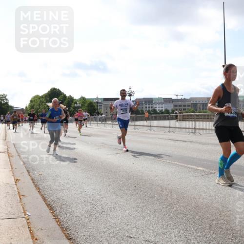 29.06.2025 - hella hamburg halbmarathon Lena Gebhardt http://msf.ph/oto/8414355 29.06.2025 10:04:56 Lombardsbrücke 8049, 1559, 38, 1126, 1213, 1316, 1347, 1377, 1559, 2011, 2424, 2463, 2628, 2698, 2852, 3071, 3413, 3994, 4146, 4293, 4394, 4538, 4951, 5869, 6311, 6907, 6908, 7302, 7826, 8049, 8089, 8999, 9007, 9019, 10100, 10709, 10834, 11088, 11551, 11595, 12125, 12924, 13242, 13327, 13533, 13625, 13717, 14203, 15532, 16128, 16134, 16145, 16357, 16579, 16995, 17112, 17113, 17434, 17707, 17814, 17818, 18189 meine-sportfotos.de