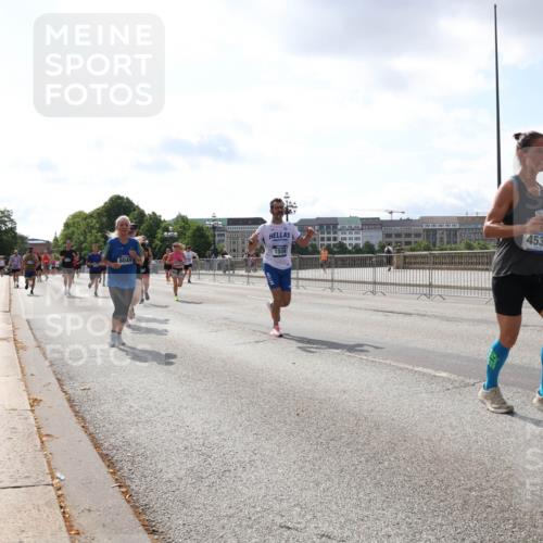 29.06.2025 - hella hamburg halbmarathon Lena Gebhardt http://msf.ph/oto/8414387 29.06.2025 10:04:56 Lombardsbrücke 8049, 1559, 4538, 1126, 1213, 1316, 1347, 1377, 1559, 2011, 2424, 2463, 2628, 2698, 2852, 3071, 3413, 3994, 4146, 4293, 4394, 4538, 4951, 5869, 6311, 6907, 6908, 7302, 7826, 8049, 8089, 8999, 9007, 9019, 10100, 10709, 10834, 11088, 11551, 11595, 12125, 12924, 13242, 13327, 13533, 13625, 13717, 14203, 15532, 16128, 16134, 16145, 16357, 16579, 16995, 17112, 17113, 17434, 17707, 17814, 17818, 18189 meine-sportfotos.de