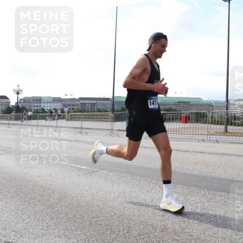 29.06.2025 - hella hamburg halbmarathon Lena Gebhardt http://msf.ph/oto/8414419 29.06.2025 09:39:58 Lombardsbrücke 14711, 35, 51, 52, 53, 2144, 2659, 3720, 6380, 6699, 9255, 11342, 11678, 13016, 14717, 14932, 14933, 15166, 16120, 16548, 17402, 18848, 19108 meine-sportfotos.de