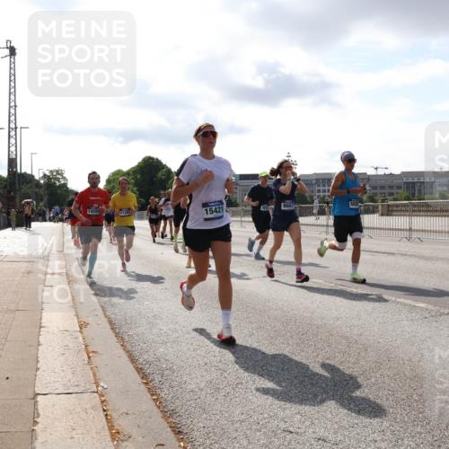 29.06.2025 - hella hamburg halbmarathon Lena Gebhardt http://msf.ph/oto/8414437 29.06.2025 09:50:44 Lombardsbrücke 1455, 15421, 6687, 1209, 1358, 1441, 1677, 1688, 1697, 1700, 1882, 2546, 2568, 2675, 2719, 2826, 3056, 3626, 3947, 4205, 4229, 4380, 4398, 4823, 4893, 5026, 5087, 5436, 5472, 5506, 5508, 5745, 5752, 5791, 5803, 5916, 6080, 6429, 6458, 6529, 6639, 6649, 6686, 6687, 7026, 7110, 7635, 8091, 8450, 8574, 8958, 9017, 9116, 9365, 9380, 10064, 10218, 10783, 10922, 11281, 11284, 11305, 11379, 12292, 13725 meine-sportfotos.de