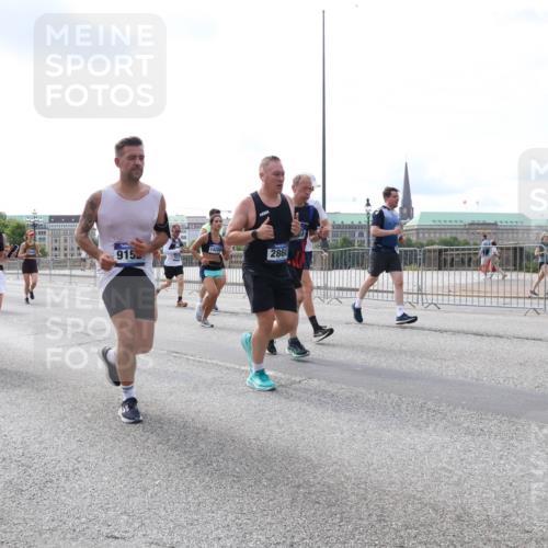 29.06.2025 - hella hamburg halbmarathon Lena Gebhardt http://msf.ph/oto/8414457 29.06.2025 10:17:26 Lombardsbrücke 915, 8895, 14209, 2860, 1015, 1083, 1137, 1204, 1274, 1298, 1331, 1348, 1356, 1458, 1477, 1553, 1749, 1795, 2225, 2259, 2305, 2548, 2860, 2908, 3210, 3292, 3464, 3466, 3622, 3802, 3803, 4194, 4218, 4852, 5002, 5023, 5390, 5929, 5930, 5995, 6126, 6128, 6254, 6336, 6352, 6520, 6522, 6786, 7011, 7257, 7258, 7291, 7345, 7376, 7410, 7413, 7445, 7566, 7647, 7844, 7928, 7945, 8144, 8210, 8253, 8263, 8309, 8351, 8433, 8558, 8895, 8983, 9152, 9259, 9848 meine-sportfotos.de