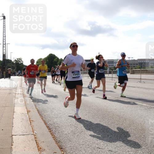 29.06.2025 - hella hamburg halbmarathon Lena Gebhardt http://msf.ph/oto/8414461 29.06.2025 09:50:44 Lombardsbrücke 1455, 11284, 15421, 6687, 668, 1209, 1358, 1441, 1677, 1688, 1697, 1700, 1882, 2546, 2568, 2675, 2719, 2826, 3056, 3626, 3947, 4205, 4229, 4380, 4398, 4823, 4893, 5026, 5087, 5436, 5472, 5506, 5508, 5745, 5752, 5791, 5803, 5916, 6080, 6429, 6458, 6529, 6639, 6649, 6686, 6687, 7026, 7110, 7635, 8091, 8450, 8574, 8958, 9017, 9116, 9365, 9380, 10064, 10218, 10783, 10922, 11281, 11284, 11305, 11379, 12292, 13725 meine-sportfotos.de