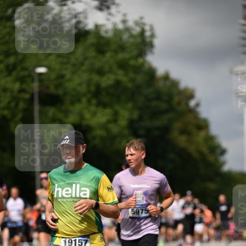 29.06.2025 - hella hamburg halbmarathon Dr. Thomas Lammeyer http://msf.ph/oto/8414463 29.06.2025 10:44:43 Kennedybrücke 1037, 1058, 1291, 1586, 1899, 2109, 2254, 2515, 2572, 2888, 3607, 3810, 4271, 5263, 5351, 5654, 5701, 5702, 5901, 5975, 6229, 6363, 6673, 6866, 6876, 6920, 7174, 8107, 8391, 8739, 8815, 8984, 9187, 9195, 9468, 9495, 9977, 10474, 10806, 10833, 11244 meine-sportfotos.de