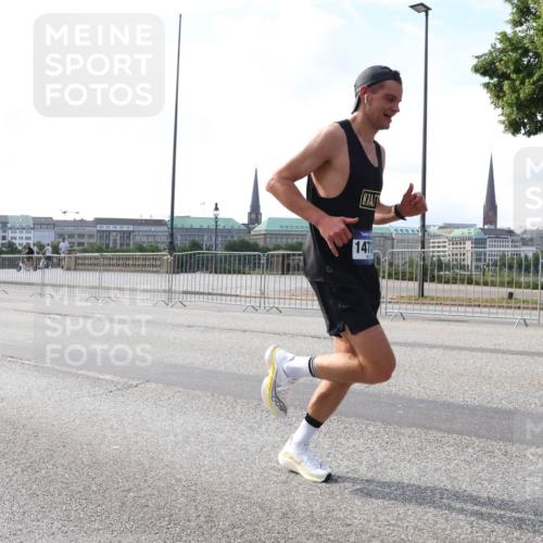 29.06.2025 - hella hamburg halbmarathon Lena Gebhardt http://msf.ph/oto/8414482 29.06.2025 09:39:58 Lombardsbrücke 1471, 35, 51, 52, 53, 2144, 2659, 3720, 6380, 6699, 9255, 11342, 11678, 13016, 14717, 14932, 14933, 15166, 16120, 16548, 17402, 18848, 19108 meine-sportfotos.de
