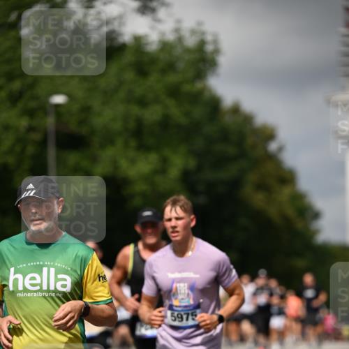 29.06.2025 - hella hamburg halbmarathon Dr. Thomas Lammeyer http://msf.ph/oto/8414485 29.06.2025 10:44:44 Kennedybrücke 1037, 1058, 1291, 1586, 1899, 2109, 2254, 2515, 2572, 2888, 3432, 3607, 3810, 4271, 4612, 5263, 5351, 5654, 5701, 5702, 5901, 5975, 6229, 6363, 6673, 6866, 6876, 6920, 7174, 8107, 8391, 8739, 8815, 8984, 9187, 9195, 9468, 9495, 9977, 10166, 10474, 10806, 10833, 11244 meine-sportfotos.de