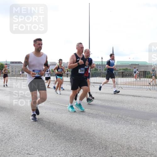 29.06.2025 - hella hamburg halbmarathon Lena Gebhardt http://msf.ph/oto/8414490 29.06.2025 10:17:26 Lombardsbrücke 8895, 17927, 15, 2860, 1015, 1083, 1137, 1204, 1274, 1298, 1331, 1348, 1356, 1458, 1477, 1553, 1749, 1795, 2225, 2259, 2305, 2548, 2860, 2908, 3210, 3292, 3464, 3466, 3622, 3802, 3803, 4194, 4218, 4852, 5002, 5023, 5390, 5929, 5930, 5995, 6126, 6128, 6254, 6336, 6352, 6520, 6522, 6786, 7011, 7257, 7258, 7291, 7345, 7376, 7410, 7413, 7445, 7566, 7647, 7844, 7928, 7945, 8144, 8210, 8253, 8263, 8309, 8351, 8433, 8558, 8895, 8983, 9152, 9259, 9848 meine-sportfotos.de