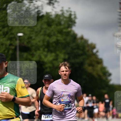 29.06.2025 - hella hamburg halbmarathon Dr. Thomas Lammeyer http://msf.ph/oto/8414492 29.06.2025 10:44:44 Kennedybrücke 1037, 1058, 1291, 1586, 1899, 2109, 2254, 2515, 2572, 2888, 3432, 3607, 3810, 4271, 4612, 5263, 5351, 5654, 5701, 5702, 5901, 5975, 6229, 6363, 6673, 6866, 6876, 6920, 7174, 8107, 8391, 8739, 8815, 8984, 9187, 9195, 9468, 9495, 9977, 10166, 10474, 10806, 10833, 11244 meine-sportfotos.de