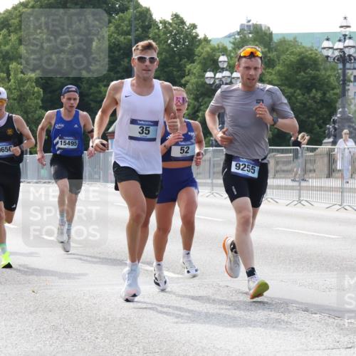 29.06.2025 - hella hamburg halbmarathon Lena Gebhardt http://msf.ph/oto/8414516 29.06.2025 09:40:04 Lombardsbrücke 1065, 15495, 35, 52, 9255, 35, 51, 52, 53, 2144, 2659, 3720, 6380, 9255, 10650, 11342, 11678, 14717, 14933, 15495, 16120, 17402, 18848, 19075, 19108 meine-sportfotos.de