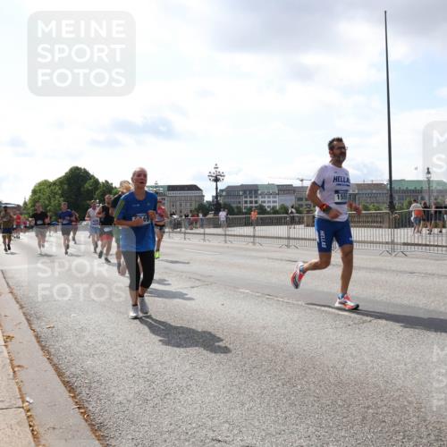 29.06.2025 - hella hamburg halbmarathon Lena Gebhardt http://msf.ph/oto/8414520 29.06.2025 10:04:57 Lombardsbrücke 1559, 1126, 1213, 1316, 1347, 1377, 1559, 2011, 2424, 2463, 2628, 2698, 2852, 3071, 3413, 3994, 4146, 4220, 4293, 4394, 4538, 4951, 5869, 6311, 6907, 6908, 7302, 7826, 8049, 8089, 8999, 9007, 9019, 10100, 10709, 10834, 11088, 11551, 11595, 12125, 12924, 13242, 13327, 13533, 13625, 13717, 14203, 15532, 16128, 16134, 16145, 16357, 16579, 16995, 17112, 17113, 17434, 17707, 17814, 17818, 18189 meine-sportfotos.de