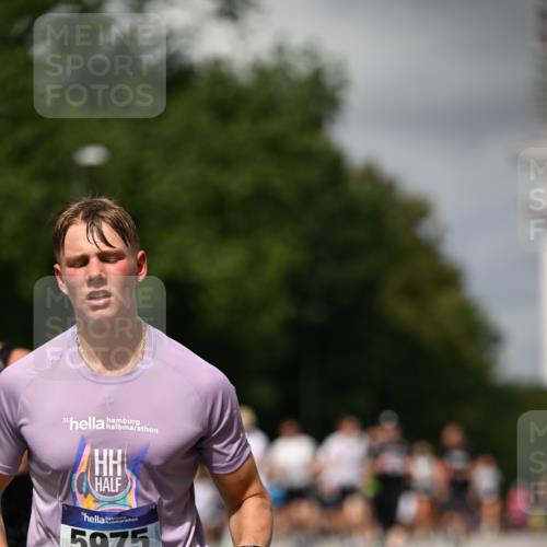 29.06.2025 - hella hamburg halbmarathon Dr. Thomas Lammeyer http://msf.ph/oto/8414528 29.06.2025 10:44:46 Kennedybrücke 1037, 1291, 1586, 1899, 2109, 2254, 2299, 2515, 2572, 3432, 3607, 3810, 4271, 4612, 5059, 5263, 5351, 5654, 5702, 5901, 5975, 6229, 6363, 6673, 6920, 7174, 8107, 8739, 8815, 8984, 9187, 9195, 9468, 9495, 9946, 9977, 10166, 10474, 10806, 10833, 11244 meine-sportfotos.de