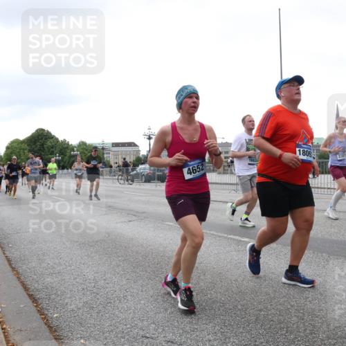 29.06.2025 - hella hamburg halbmarathon Lena Gebhardt http://msf.ph/oto/8414532 29.06.2025 10:51:25 Lombardsbrücke 4652, 1692, 1809, 1203, 1404, 1478, 1617, 1997, 2202, 2308, 2380, 2484, 2485, 2593, 2736, 2778, 2859, 3240, 3934, 3991, 4156, 4652, 4713, 4748, 4808, 4878, 4920, 5286, 5289, 5291, 5357, 5394, 5530, 5716, 5717, 6007, 6091, 6885, 6945, 6954, 6961, 7012, 7769, 7770, 7771, 7825, 7841, 7871, 7992, 8040, 8125, 8399, 8410, 8672, 9166, 9167, 9340, 9462, 9582, 9583, 9763, 10496, 11034, 11052, 11252, 11268, 11575, 11875 meine-sportfotos.de