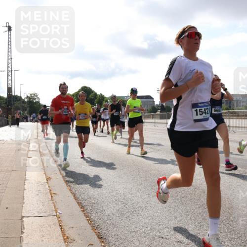 29.06.2025 - hella hamburg halbmarathon Lena Gebhardt http://msf.ph/oto/8414535 29.06.2025 09:50:45 Lombardsbrücke 555, 1128, 5752, 15421, 6687, 668, 1209, 1358, 1441, 1677, 1688, 1697, 1700, 1882, 2546, 2568, 2675, 2719, 2826, 3056, 3626, 3947, 4205, 4229, 4380, 4398, 4823, 4893, 5026, 5087, 5472, 5506, 5508, 5745, 5752, 5791, 5803, 5916, 6080, 6429, 6458, 6529, 6639, 6649, 6686, 6687, 7026, 7110, 7635, 8091, 8450, 8574, 8958, 9017, 9116, 9365, 9380, 10064, 10218, 10783, 10922, 11281, 11284, 11305, 11379, 13725 meine-sportfotos.de