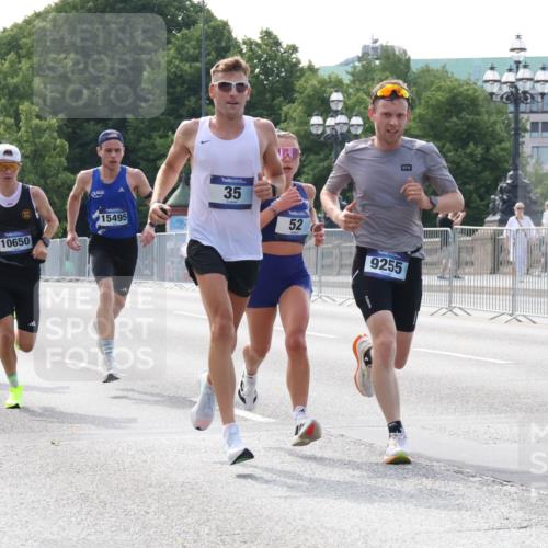 29.06.2025 - hella hamburg halbmarathon Lena Gebhardt http://msf.ph/oto/8414550 29.06.2025 09:40:04 Lombardsbrücke 15495, 10650, 35, 52, 9255, 35, 51, 52, 53, 2144, 2659, 3720, 6380, 9255, 10650, 11342, 11678, 14717, 14933, 15495, 16120, 17402, 18848, 19075, 19108 meine-sportfotos.de