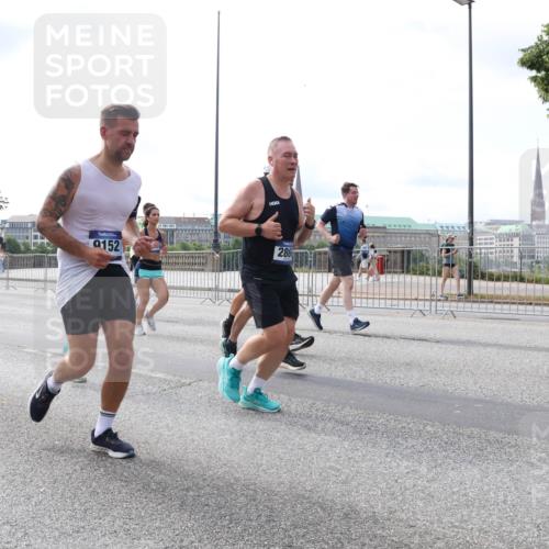29.06.2025 - hella hamburg halbmarathon Lena Gebhardt http://msf.ph/oto/8414559 29.06.2025 10:17:27 Lombardsbrücke 1792, 0152, 286, 1015, 1083, 1137, 1204, 1274, 1298, 1331, 1348, 1356, 1458, 1477, 1553, 1749, 1795, 2225, 2259, 2305, 2548, 2860, 2908, 3210, 3292, 3464, 3466, 3622, 3802, 3803, 4194, 4218, 4852, 5002, 5023, 5390, 5929, 5930, 5995, 6126, 6128, 6254, 6336, 6352, 6520, 6522, 6786, 7011, 7257, 7258, 7291, 7345, 7376, 7410, 7413, 7445, 7566, 7647, 7844, 7945, 8144, 8210, 8253, 8263, 8309, 8351, 8433, 8558, 8895, 8983, 9152, 9259, 9848 meine-sportfotos.de