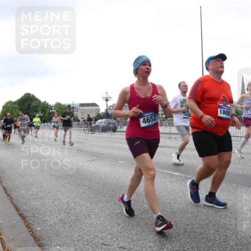 29.06.2025 - hella hamburg halbmarathon Lena Gebhardt http://msf.ph/oto/8414569 29.06.2025 10:51:25 Lombardsbrücke 4652, 1692, 18092, 2380, 1203, 1404, 1478, 1617, 1997, 2202, 2308, 2380, 2484, 2485, 2593, 2736, 2778, 2859, 3240, 3934, 3991, 4156, 4652, 4713, 4748, 4808, 4878, 4920, 5286, 5289, 5291, 5357, 5394, 5530, 5716, 5717, 6007, 6091, 6885, 6945, 6954, 6961, 7012, 7769, 7770, 7771, 7825, 7841, 7871, 7992, 8040, 8125, 8399, 8410, 8672, 9166, 9167, 9340, 9462, 9582, 9583, 9763, 10496, 11034, 11052, 11252, 11268, 11575, 11875 meine-sportfotos.de