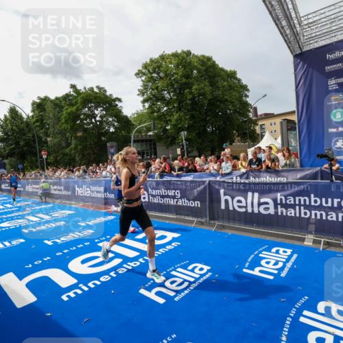 29.06.2025 - hella hamburg halbmarathon Zöllner http://msf.ph/oto/8414580 29.06.2025 10:25:20 Ziel 11994, 14113, 16484 meine-sportfotos.de