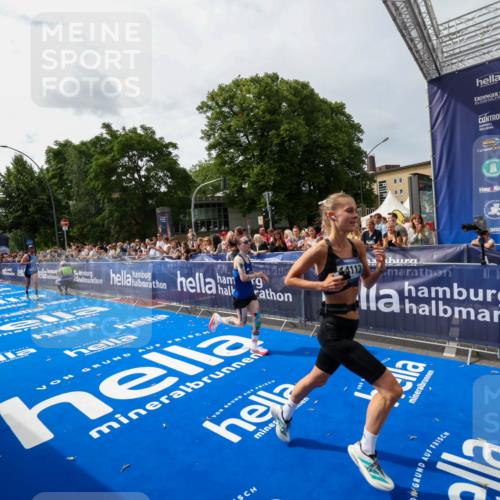 29.06.2025 - hella hamburg halbmarathon Zöllner http://msf.ph/oto/8414596 29.06.2025 10:25:20 Ziel 11994, 14113, 16484 meine-sportfotos.de