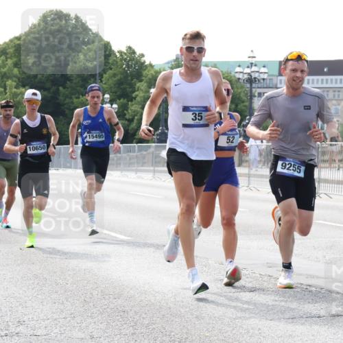 29.06.2025 - hella hamburg halbmarathon Lena Gebhardt http://msf.ph/oto/8414617 29.06.2025 09:40:05 Lombardsbrücke 15495, 10650, 35, 52, 9255, 35, 51, 52, 53, 2144, 2659, 3720, 6380, 9255, 10650, 11342, 11678, 14717, 14933, 15495, 16120, 17402, 18848, 19075, 19108 meine-sportfotos.de