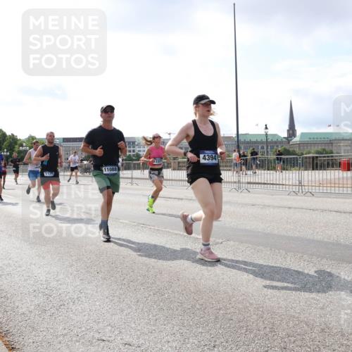 29.06.2025 - hella hamburg halbmarathon Lena Gebhardt http://msf.ph/oto/8414636 29.06.2025 10:04:58 Lombardsbrücke 1126, 11088, 4394, 1126, 1213, 1316, 1347, 1559, 2011, 2424, 2463, 2628, 2698, 2852, 3071, 3413, 3994, 4146, 4220, 4293, 4394, 4538, 4951, 5869, 6311, 6907, 6908, 7302, 7826, 8049, 8089, 8999, 9007, 9019, 10100, 10709, 10834, 11088, 11551, 11595, 12125, 12924, 13242, 13327, 13533, 13625, 13717, 14203, 15532, 16128, 16134, 16145, 16357, 16579, 16995, 17112, 17434, 17707, 17814, 17818, 18189 meine-sportfotos.de