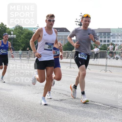29.06.2025 - hella hamburg halbmarathon Lena Gebhardt http://msf.ph/oto/8414645 29.06.2025 09:40:05 Lombardsbrücke 10650, 15495, 35, 9255, 35, 51, 52, 53, 2144, 2659, 3720, 6380, 9255, 10650, 11342, 11678, 14717, 14933, 15495, 16120, 17402, 18848, 19075, 19108 meine-sportfotos.de