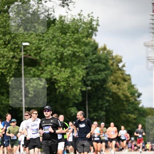 29.06.2025 - hella hamburg halbmarathon Dr. Thomas Lammeyer http://msf.ph/oto/8414648 29.06.2025 10:44:52 Kennedybrücke 1018, 1037, 1291, 1586, 1899, 2042, 2109, 2254, 2299, 2515, 2572, 3293, 3306, 3432, 3607, 3810, 4271, 4612, 5059, 5351, 5702, 5753, 5975, 6076, 6163, 6229, 6363, 6673, 6920, 7108, 8378, 8739, 8815, 8984, 9187, 9195, 9468, 9946, 9977, 10166, 10474, 10833, 10940, 11244 meine-sportfotos.de