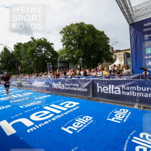 29.06.2025 - hella hamburg halbmarathon Zöllner http://msf.ph/oto/8414660 29.06.2025 10:25:27 Ziel 12067 meine-sportfotos.de