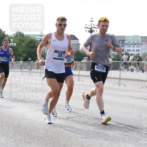 29.06.2025 - hella hamburg halbmarathon Lena Gebhardt http://msf.ph/oto/8414680 29.06.2025 09:40:05 Lombardsbrücke 10650, 15495, 35, 52, 9255, 35, 51, 52, 53, 2144, 2659, 3720, 6380, 9255, 10650, 11342, 11678, 14717, 14933, 15495, 16120, 17402, 18848, 19075, 19108 meine-sportfotos.de