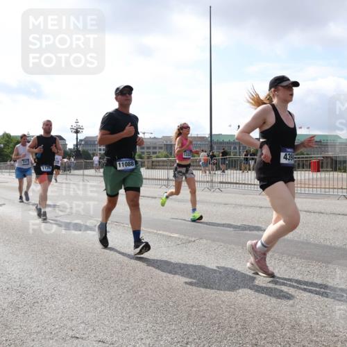 29.06.2025 - hella hamburg halbmarathon Lena Gebhardt http://msf.ph/oto/8414693 29.06.2025 10:04:59 Lombardsbrücke 17112, 13327, 3413, 1126, 11088, 4394, 1126, 1213, 1316, 1347, 1559, 2011, 2424, 2463, 2628, 2698, 3071, 3413, 3994, 4146, 4220, 4293, 4394, 4538, 4951, 5869, 6059, 6311, 6907, 6908, 7302, 7826, 8049, 8089, 8999, 9007, 9019, 10100, 10709, 10834, 11088, 11551, 11595, 12125, 12924, 13242, 13327, 13533, 13625, 13717, 14203, 15532, 16128, 16134, 16145, 16357, 16478, 16579, 16995, 17112, 17434, 17707, 17814, 17818, 18189 meine-sportfotos.de