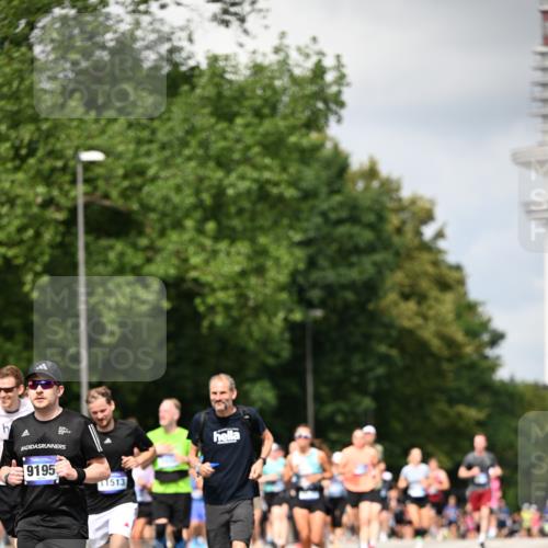 29.06.2025 - hella hamburg halbmarathon Dr. Thomas Lammeyer http://msf.ph/oto/8414697 29.06.2025 10:44:53 Kennedybrücke 1018, 1037, 1291, 1899, 2042, 2109, 2254, 2299, 2515, 2572, 3293, 3306, 3432, 3607, 3810, 4271, 4612, 5059, 5351, 5702, 5753, 5975, 6076, 6163, 6229, 6363, 6673, 6920, 7108, 8378, 8739, 8815, 8984, 9187, 9195, 9468, 9946, 9977, 10166, 10474, 10833, 10920, 10940 meine-sportfotos.de