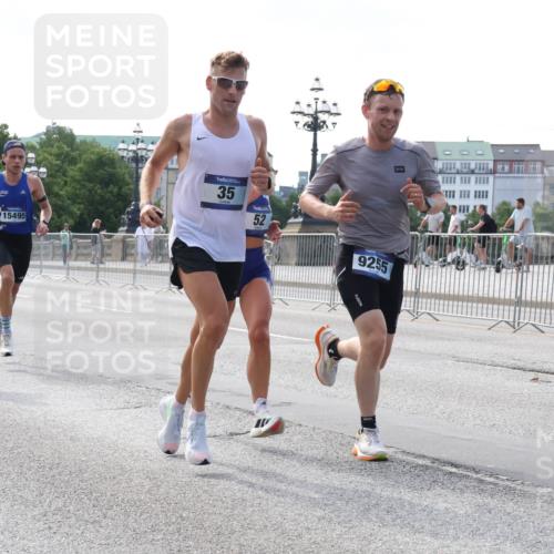 29.06.2025 - hella hamburg halbmarathon Lena Gebhardt http://msf.ph/oto/8414703 29.06.2025 09:40:05 Lombardsbrücke 15495, 10650, 35, 52, 9255, 35, 51, 52, 53, 2144, 2659, 3720, 6380, 9255, 10650, 11342, 11678, 14717, 14933, 15495, 16120, 17402, 18848, 19075, 19108 meine-sportfotos.de