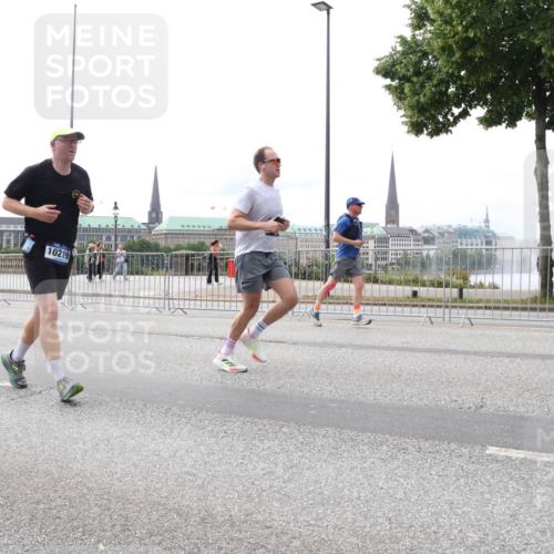 29.06.2025 - hella hamburg halbmarathon Lena Gebhardt http://msf.ph/oto/8414723 29.06.2025 10:26:05 Lombardsbrücke 10219, 1305, 1479, 1481, 3343, 3617, 3765, 4267, 4268, 4315, 4378, 4797, 5028, 5497, 6159, 6663, 8276, 8306, 8674, 8881, 8942, 10104, 10219, 11107, 11139, 11596, 11699, 11828, 11859, 12074, 12505, 12826, 12827, 12838, 12945, 12946, 13653, 14063, 14179, 14223, 14356, 14726, 14936, 16289, 16354, 16381, 16927, 17369, 17712, 19144 meine-sportfotos.de