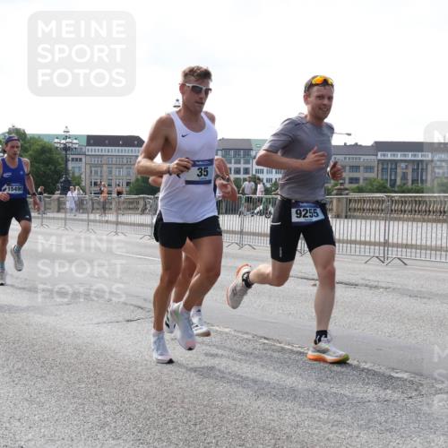 29.06.2025 - hella hamburg halbmarathon Lena Gebhardt http://msf.ph/oto/8414728 29.06.2025 09:40:06 Lombardsbrücke 15495, 35, 9255, 35, 51, 52, 53, 2144, 2659, 3720, 6380, 9255, 10650, 11342, 11678, 14717, 14933, 15495, 16120, 17402, 19075, 19108 meine-sportfotos.de