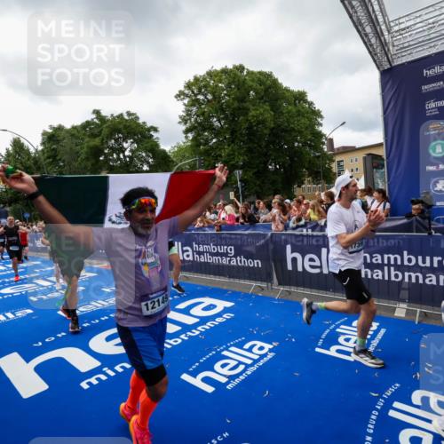 29.06.2025 - hella hamburg halbmarathon Zöllner http://msf.ph/oto/8414736 29.06.2025 10:48:37 Ziel 1163, 1176, 2213, 4553, 5421, 9538, 10000, 10859, 10860, 11579, 12149, 12690, 13962, 14033, 15573, 15808, 15917, 17395, 18251, 18815 meine-sportfotos.de