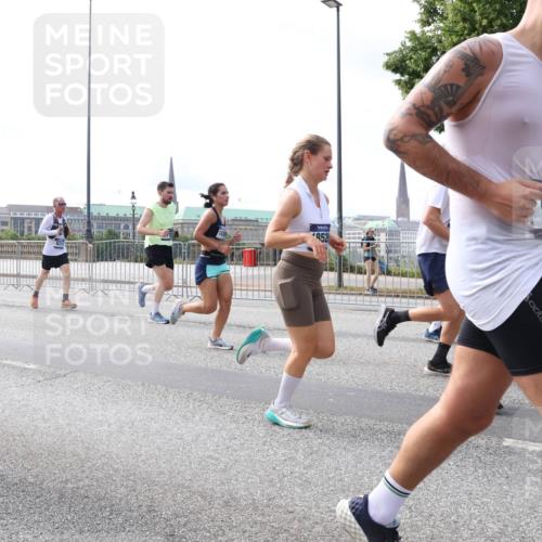 29.06.2025 - hella hamburg halbmarathon Lena Gebhardt http://msf.ph/oto/8414738 29.06.2025 10:17:28 Lombardsbrücke 17927, 852, 915, 1015, 1083, 1137, 1204, 1274, 1298, 1331, 1348, 1356, 1458, 1477, 1553, 1749, 1795, 2094, 2225, 2259, 2305, 2548, 2860, 2908, 3210, 3292, 3464, 3466, 3622, 3802, 3803, 4194, 4218, 4852, 5002, 5023, 5390, 5929, 5930, 5995, 6126, 6128, 6254, 6336, 6352, 6520, 6522, 6786, 7011, 7257, 7258, 7291, 7345, 7376, 7410, 7413, 7445, 7566, 7647, 7844, 7945, 8144, 8210, 8253, 8263, 8309, 8351, 8433, 8558, 8895, 8983, 9152, 9259, 9848 meine-sportfotos.de