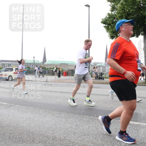 29.06.2025 - hella hamburg halbmarathon Lena Gebhardt http://msf.ph/oto/8414746 29.06.2025 10:51:26 Lombardsbrücke 169, 18, 1203, 1404, 1478, 1617, 1997, 2202, 2308, 2380, 2484, 2485, 2593, 2736, 2778, 3240, 3934, 3991, 4156, 4652, 4713, 4748, 4808, 4878, 4920, 5286, 5289, 5291, 5357, 5394, 5530, 5716, 5717, 6007, 6091, 6885, 6945, 6954, 6961, 7012, 7769, 7770, 7771, 7825, 7841, 7871, 7992, 8040, 8125, 8399, 8410, 8672, 9166, 9167, 9340, 9462, 9582, 9583, 9763, 10496, 10521, 11034, 11052, 11252, 11268, 11575, 11875 meine-sportfotos.de