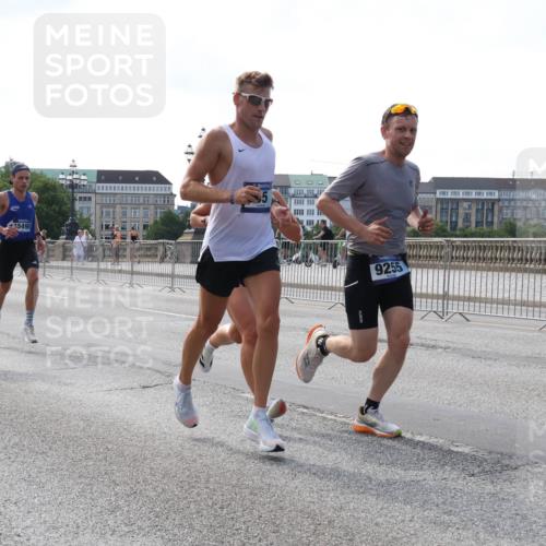 29.06.2025 - hella hamburg halbmarathon Lena Gebhardt http://msf.ph/oto/8414752 29.06.2025 09:40:06 Lombardsbrücke 10650, 5495, 9255, 35, 51, 52, 53, 2144, 2659, 3720, 6380, 9255, 10650, 11342, 11678, 14717, 14933, 15495, 16120, 17402, 19075, 19108 meine-sportfotos.de