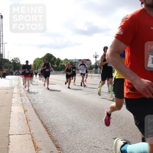 29.06.2025 - hella hamburg halbmarathon Lena Gebhardt http://msf.ph/oto/8414760 29.06.2025 09:50:46 Lombardsbrücke 7113, 1455, 1209, 1358, 1441, 1677, 1688, 1697, 1700, 1882, 1962, 2546, 2568, 2675, 2719, 2826, 3056, 3626, 3947, 4205, 4229, 4380, 4398, 4823, 4893, 5026, 5087, 5472, 5506, 5508, 5745, 5752, 5791, 5803, 5916, 6080, 6429, 6458, 6529, 6639, 6649, 6686, 6687, 7026, 7110, 7116, 7635, 8091, 8450, 8574, 8958, 8966, 9017, 9116, 9365, 9380, 10064, 10218, 10783, 10922, 11281, 11284, 11305, 11379, 13725 meine-sportfotos.de