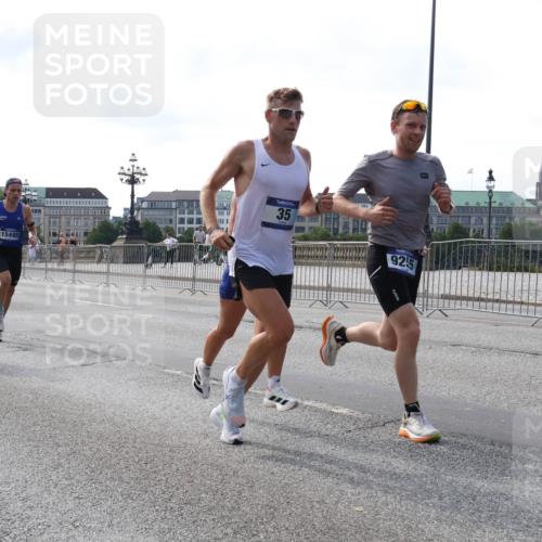 29.06.2025 - hella hamburg halbmarathon Lena Gebhardt http://msf.ph/oto/8414772 29.06.2025 09:40:06 Lombardsbrücke 15495, 10650, 35, 9255, 35, 51, 52, 53, 2144, 2659, 3720, 6380, 9255, 10650, 11342, 11678, 14717, 14933, 15495, 16120, 17402, 19075, 19108 meine-sportfotos.de