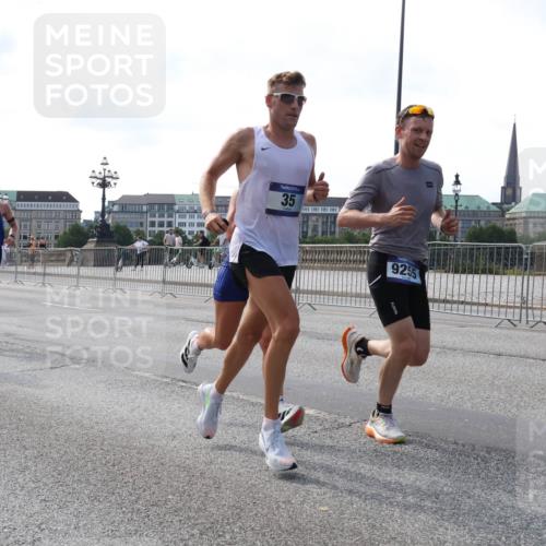 29.06.2025 - hella hamburg halbmarathon Lena Gebhardt http://msf.ph/oto/8414801 29.06.2025 09:40:06 Lombardsbrücke 15495, 10650, 35, 9255, 35, 51, 52, 53, 2144, 2659, 3720, 6380, 9255, 10650, 11342, 11678, 14717, 14933, 15495, 16120, 17402, 19075, 19108 meine-sportfotos.de