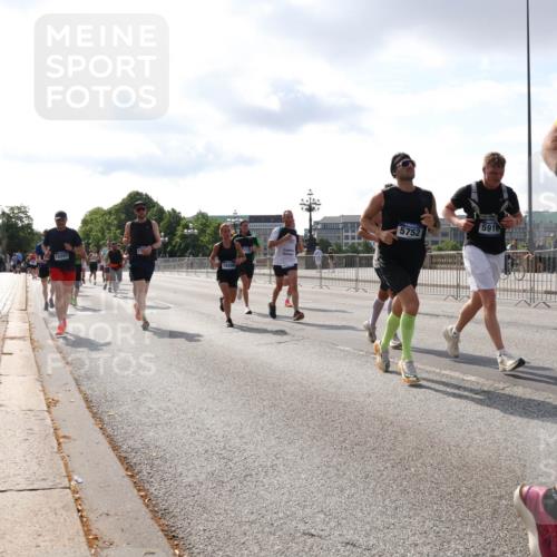 29.06.2025 - hella hamburg halbmarathon Lena Gebhardt http://msf.ph/oto/8414809 29.06.2025 09:50:47 Lombardsbrücke 5752, 5916, 110, 15420, 15297, 16599, 1, 1209, 1358, 1441, 1677, 1688, 1697, 1700, 1882, 1962, 2546, 2568, 2675, 2719, 2826, 3056, 3626, 3947, 4205, 4229, 4380, 4398, 4893, 5026, 5087, 5472, 5506, 5508, 5745, 5752, 5791, 5803, 5916, 6080, 6429, 6458, 6529, 6639, 6649, 6686, 6687, 7026, 7110, 7116, 7284, 7635, 8091, 8450, 8574, 8958, 8966, 9017, 9116, 9365, 9380, 10064, 10218, 10469, 10783, 10922, 11281, 11284, 11305, 11379 meine-sportfotos.de
