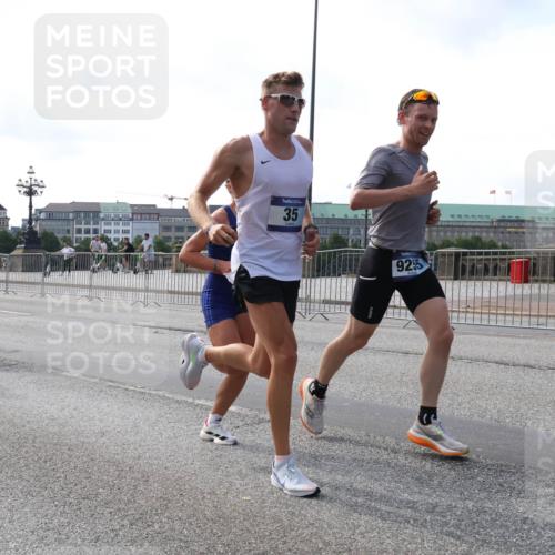 29.06.2025 - hella hamburg halbmarathon Lena Gebhardt http://msf.ph/oto/8414820 29.06.2025 09:40:06 Lombardsbrücke 10650, 15495, 35, 9255, 35, 51, 52, 53, 2144, 2659, 3720, 6380, 9255, 10650, 11342, 11678, 14717, 14933, 15495, 16120, 17402, 19075, 19108 meine-sportfotos.de