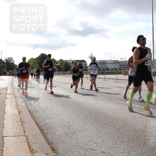 29.06.2025 - hella hamburg halbmarathon Lena Gebhardt http://msf.ph/oto/8414830 29.06.2025 09:50:47 Lombardsbrücke 15297, 7110, 575, 1209, 1358, 1441, 1677, 1688, 1697, 1700, 1882, 1962, 2546, 2568, 2675, 2719, 2826, 3056, 3626, 3947, 4205, 4229, 4380, 4398, 4893, 5026, 5087, 5472, 5506, 5508, 5745, 5752, 5791, 5803, 5916, 6080, 6429, 6458, 6529, 6639, 6649, 6686, 6687, 7026, 7110, 7116, 7284, 7635, 8091, 8450, 8574, 8958, 8966, 9017, 9116, 9365, 9380, 10064, 10218, 10469, 10783, 10922, 11281, 11284, 11305, 11379 meine-sportfotos.de