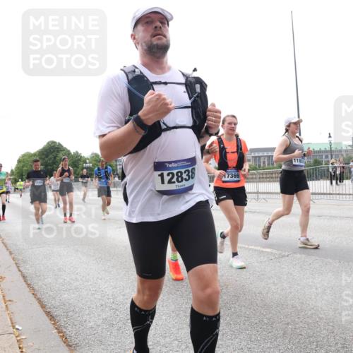29.06.2025 - hella hamburg halbmarathon Lena Gebhardt http://msf.ph/oto/8414862 29.06.2025 10:26:07 Lombardsbrücke 12945, 12946, 12838, 17369, 1185, 1305, 1479, 1481, 3343, 3617, 3765, 4267, 4268, 4315, 4378, 4797, 5497, 6159, 6663, 8276, 8306, 8357, 8674, 8881, 8942, 10104, 10219, 11107, 11139, 11596, 11699, 11828, 11859, 12074, 12505, 12826, 12827, 12838, 12945, 12946, 13653, 14063, 14179, 14223, 14356, 14726, 14936, 16289, 16354, 16381, 16927, 17369, 17712, 19144 meine-sportfotos.de