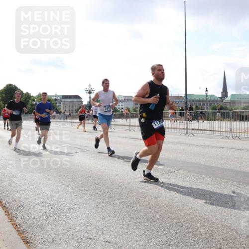 29.06.2025 - hella hamburg halbmarathon Lena Gebhardt http://msf.ph/oto/8414872 29.06.2025 10:05:00 Lombardsbrücke 3413, 411595, 17112, 1126, 1126, 1316, 1347, 1559, 2011, 2424, 2463, 2628, 2698, 3071, 3413, 3994, 4146, 4220, 4293, 4394, 4538, 4951, 5869, 6059, 6311, 6907, 6908, 7302, 7826, 8049, 8089, 8999, 9007, 9019, 10100, 10709, 10834, 11088, 11551, 11595, 12125, 12924, 13242, 13327, 13533, 13717, 14203, 15532, 16128, 16134, 16145, 16357, 16478, 16579, 16995, 17112, 17434, 17707, 17814, 17818, 18189, 19034 meine-sportfotos.de