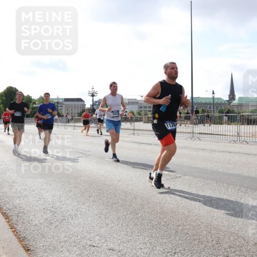 29.06.2025 - hella hamburg halbmarathon Lena Gebhardt http://msf.ph/oto/8414901 29.06.2025 10:05:00 Lombardsbrücke 17112, 3413, 1126, 1126, 1316, 1347, 1559, 2011, 2424, 2463, 2628, 2698, 3071, 3413, 3994, 4146, 4220, 4293, 4394, 4538, 4951, 5869, 6059, 6311, 6907, 6908, 7302, 7826, 8049, 8089, 8999, 9007, 9019, 10100, 10709, 10834, 11088, 11551, 11595, 12125, 12924, 13242, 13327, 13533, 13717, 14203, 15532, 16128, 16134, 16145, 16357, 16478, 16579, 16995, 17112, 17434, 17707, 17814, 17818, 18189, 19034 meine-sportfotos.de