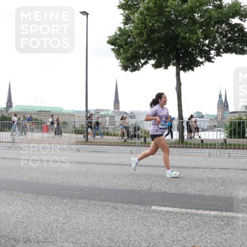 29.06.2025 - hella hamburg halbmarathon Lena Gebhardt http://msf.ph/oto/8414903 29.06.2025 10:51:28 Lombardsbrücke 16633, 1203, 1404, 1478, 1617, 1997, 2202, 2308, 2380, 2484, 2485, 2593, 2736, 2778, 3240, 3934, 3991, 4156, 4652, 4713, 4748, 4808, 4878, 4920, 5286, 5289, 5291, 5357, 5394, 5530, 5716, 5717, 6007, 6091, 6885, 6945, 6947, 6954, 6961, 7012, 7769, 7770, 7771, 7841, 7871, 7992, 8040, 8125, 8399, 8410, 8672, 9166, 9167, 9340, 9462, 9582, 9583, 9763, 10496, 10521, 10830, 11034, 11052, 11252, 11268, 11575, 11875 meine-sportfotos.de