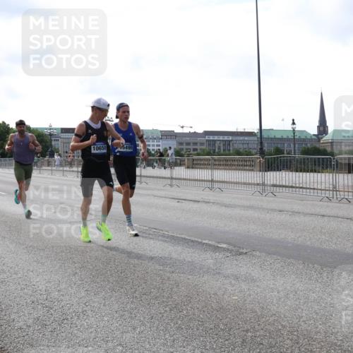 29.06.2025 - hella hamburg halbmarathon Lena Gebhardt http://msf.ph/oto/8414913 29.06.2025 09:40:07 Lombardsbrücke 10650, 5495, 34, 35, 51, 52, 53, 54, 2144, 2659, 3720, 6380, 9255, 10650, 11342, 11678, 12678, 14717, 14933, 15495, 16120, 16245, 17402, 19075, 19108 meine-sportfotos.de