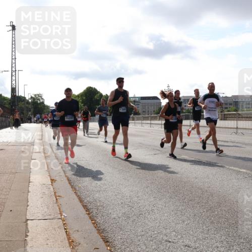 29.06.2025 - hella hamburg halbmarathon Lena Gebhardt http://msf.ph/oto/8414919 29.06.2025 09:50:48 Lombardsbrücke 15420, 15297, 8574, 13891, 500, 1209, 1358, 1441, 1677, 1688, 1697, 1700, 1882, 1962, 2546, 2568, 2675, 2719, 2826, 3056, 3626, 3947, 4205, 4229, 4380, 4398, 4893, 5026, 5087, 5472, 5506, 5508, 5745, 5752, 5791, 5803, 5916, 6080, 6429, 6458, 6529, 6639, 6649, 6686, 6687, 7026, 7110, 7116, 7284, 7635, 8091, 8122, 8450, 8574, 8958, 8966, 9017, 9116, 9365, 9380, 9833, 10064, 10193, 10218, 10469, 10783, 10922, 11281, 11284, 11305, 11379 meine-sportfotos.de