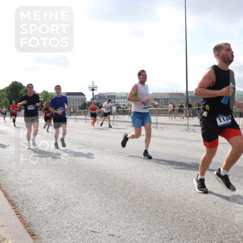 29.06.2025 - hella hamburg halbmarathon Lena Gebhardt http://msf.ph/oto/8414923 29.06.2025 10:05:00 Lombardsbrücke 11595, 17112, 17815, 341, 1126, 1126, 1316, 1347, 1559, 2011, 2424, 2463, 2628, 2698, 3071, 3413, 3994, 4146, 4220, 4293, 4394, 4538, 4951, 5869, 6059, 6311, 6907, 6908, 7302, 7826, 8049, 8089, 8999, 9007, 9019, 10100, 10709, 10834, 11088, 11551, 11595, 12125, 12924, 13242, 13327, 13533, 13717, 14203, 15532, 16128, 16134, 16145, 16357, 16478, 16579, 16995, 17112, 17434, 17707, 17814, 17818, 18189, 19034 meine-sportfotos.de